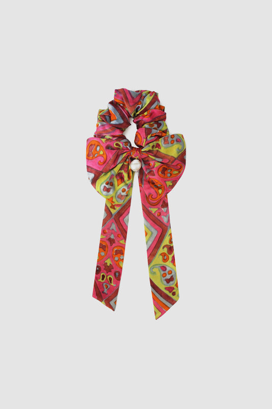 HASHMI GEOMETRIC BOW SCRUNCHIE IN SILK CHARMEUSE