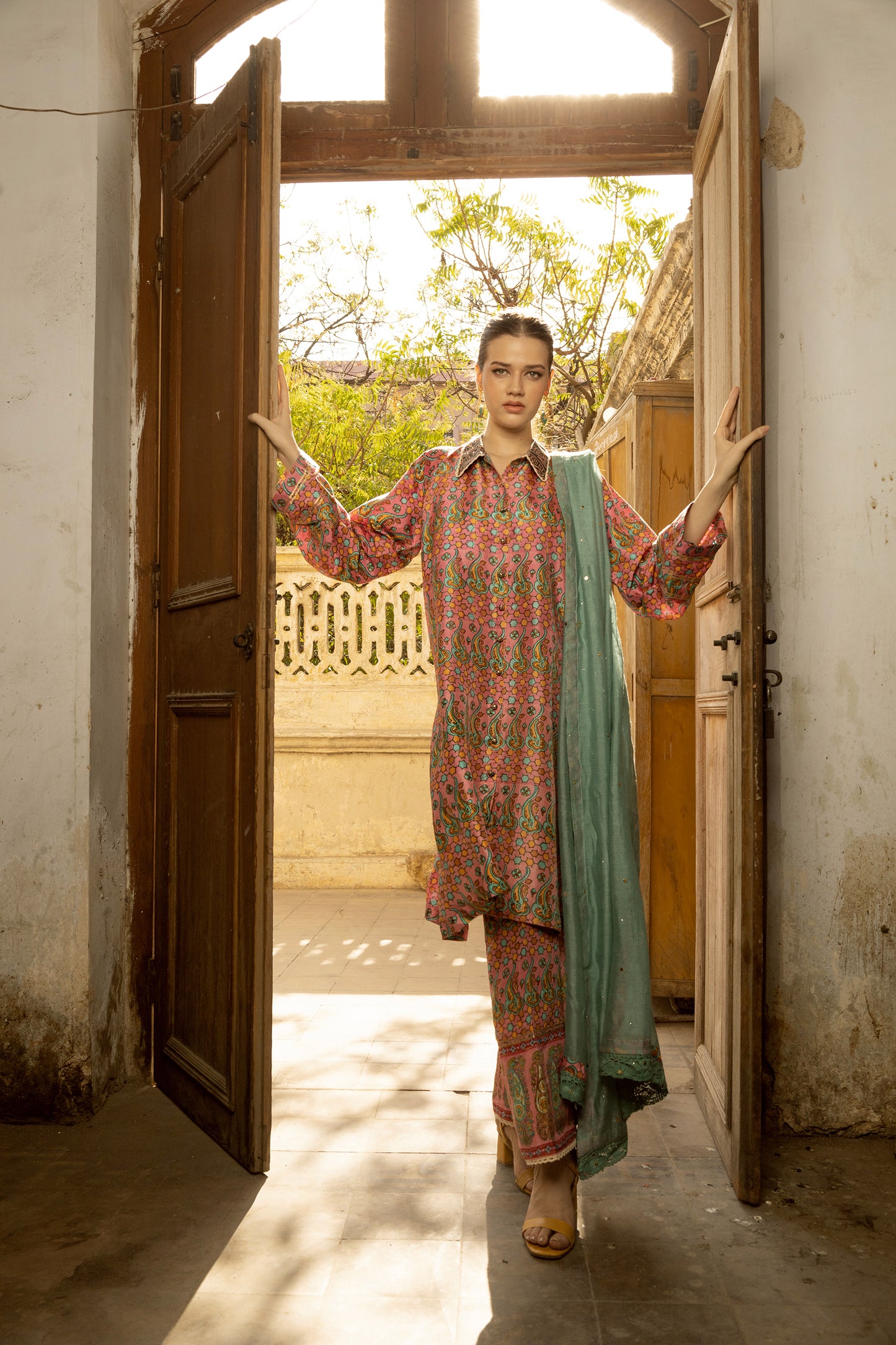 QAISER SHIRT, TROUSERS IN SILK AND DUPATTA IN COTTON NET