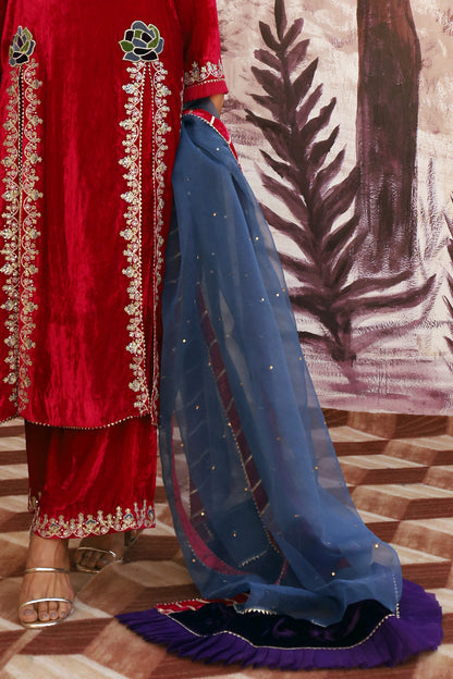 SADAF SHIRT, TROUSERS IN SILK VELVET AND DUPATTA IN SILK ORGANZA