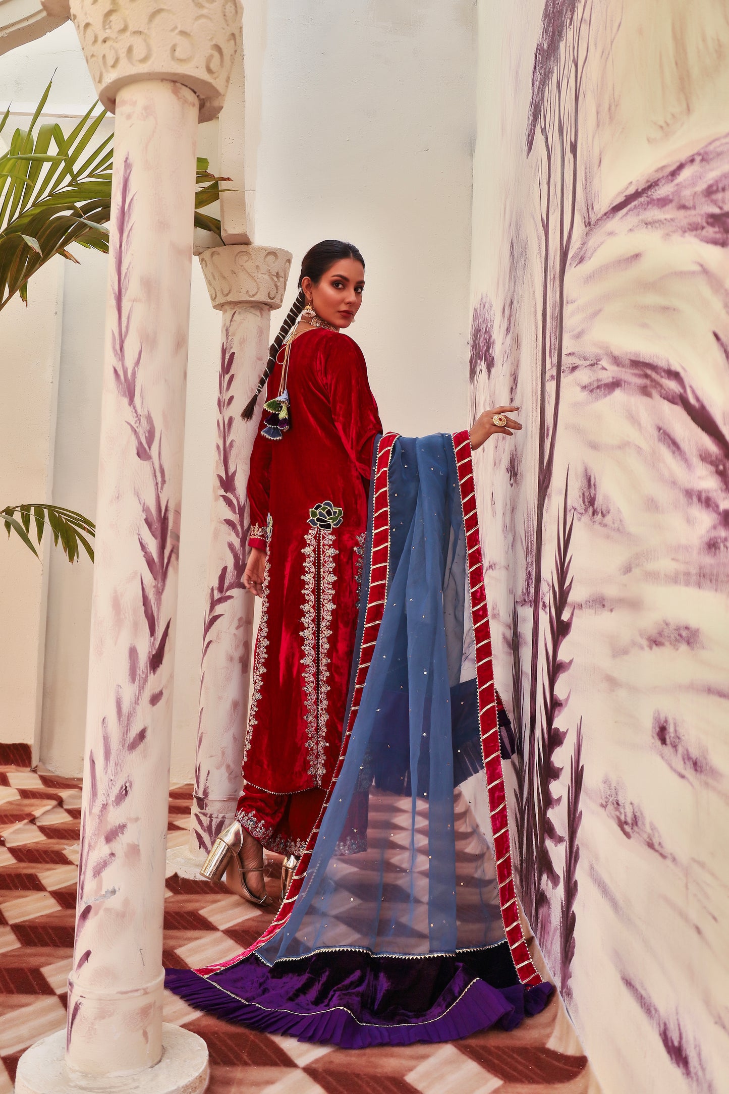 SADAF SHIRT, TROUSERS IN SILK VELVET AND DUPATTA IN SILK ORGANZA