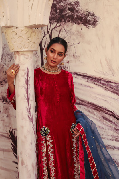 SADAF SHIRT, TROUSERS IN SILK VELVET AND DUPATTA IN SILK ORGANZA