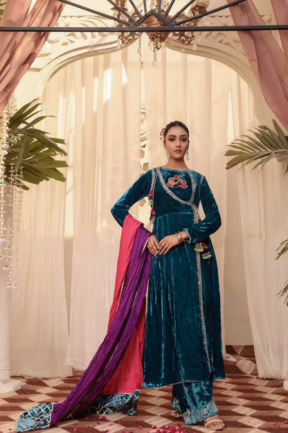 FOUZIA ANGARKHA, TROUSERS IN SILK VELVET AND DUPATTA IN SILK