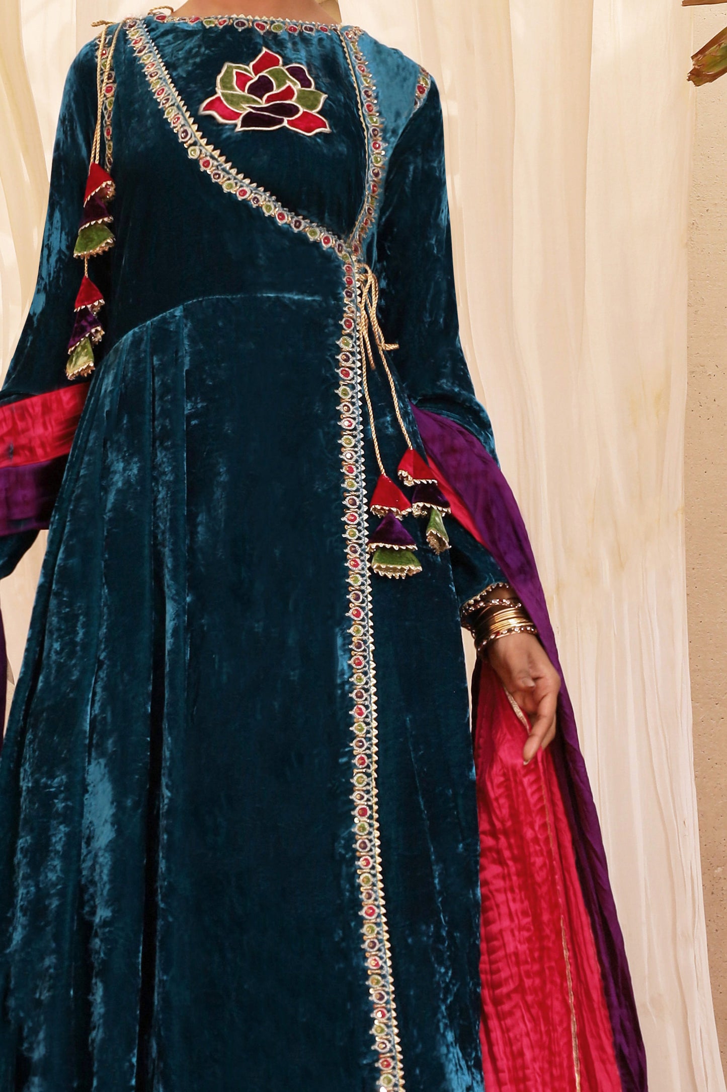 FOUZIA ANGARKHA, TROUSERS IN SILK VELVET AND DUPATTA IN SILK