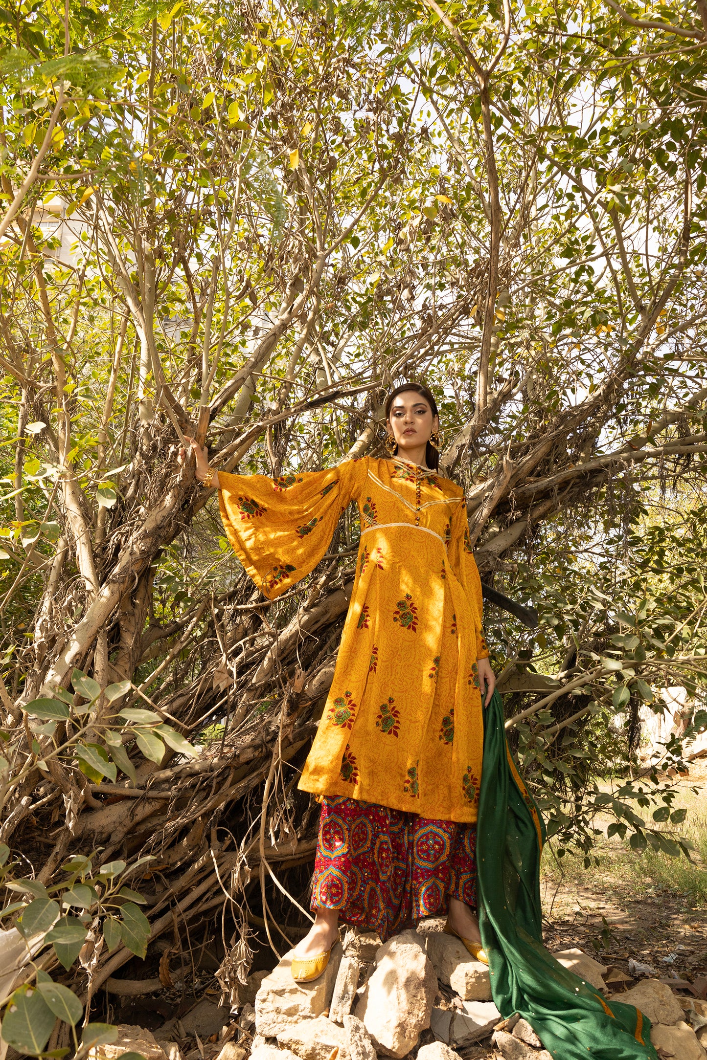 RANI SHIRT, TROUSERS IN SILK AND DUPATTA IN COTTON NET