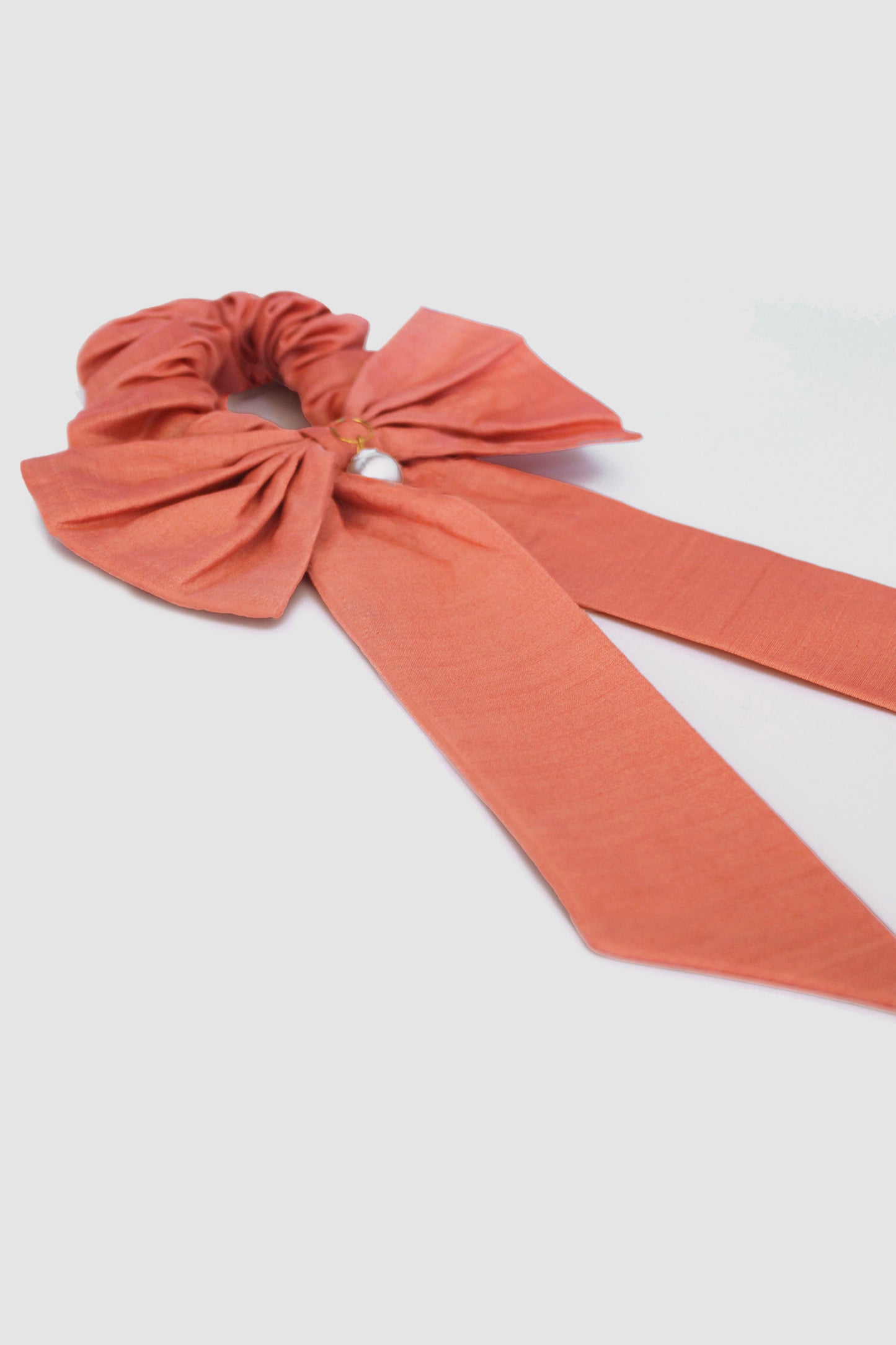 MAHAM BOW SCRUNCHIE IN KHADDI SPUN SILK