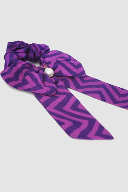 SABIHA CHEVRON BOW SCRUNCHIE IN RAW SILK