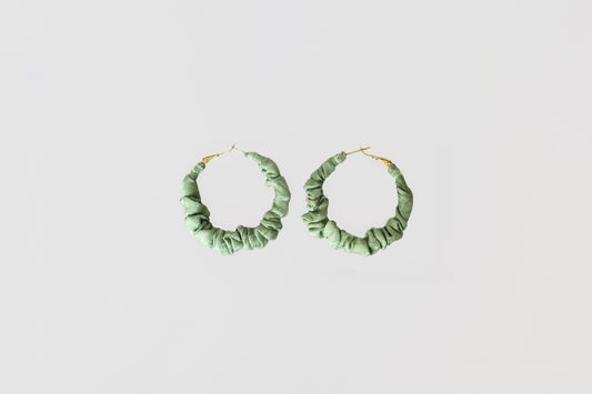 SARAH FABRIC HOOP EARRINGS SMALL IN SILK SELF JAMAWAR